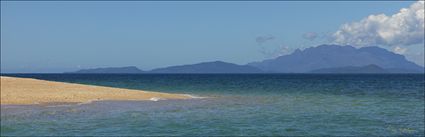 Looking to Hinchinbrook Island - QLD (PBH4 00 14700)